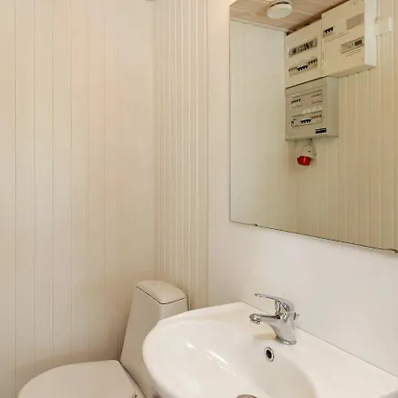 Dom wakacyjny Five-bedroom Holiday In Harboore 2 *