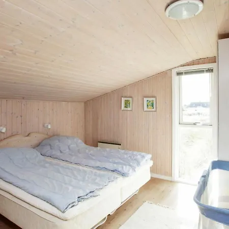 Five-bedroom Holiday In Harboore 2