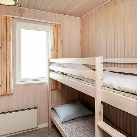Five-bedroom Holiday In Harboore 2 *