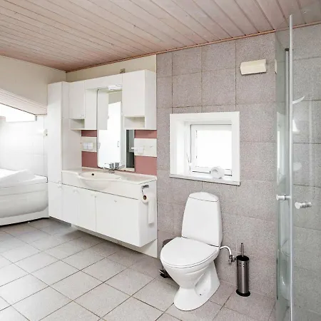 Dom wakacyjny Five-bedroom Holiday In Harboore 2 *